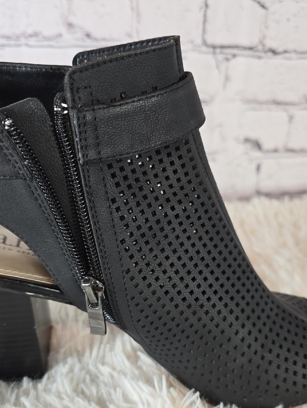 A.N.A. A New Approach 'Trout' Black Perforated Block Heel Sandals Size 8.5 - Picture 4 of 16
